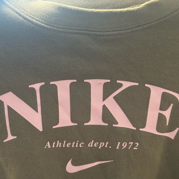 Nike girl’s trend sweatshirt logo cropped length crewneck fleece pullover Small - Picture 5 of 8